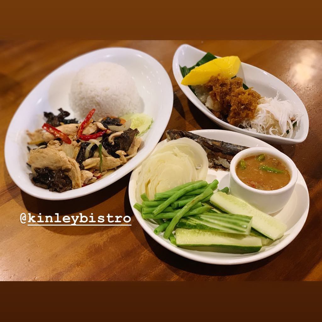 Makan Thaifood di Medan, pastikan anda datang ke Kinley Thai Bistro, authentic Bangkok Street Food
Inframe: Nasi Ayam Jahe, Lalapan Ikan Thailand dan Pulut 4 Rasa Kelapa Thailand