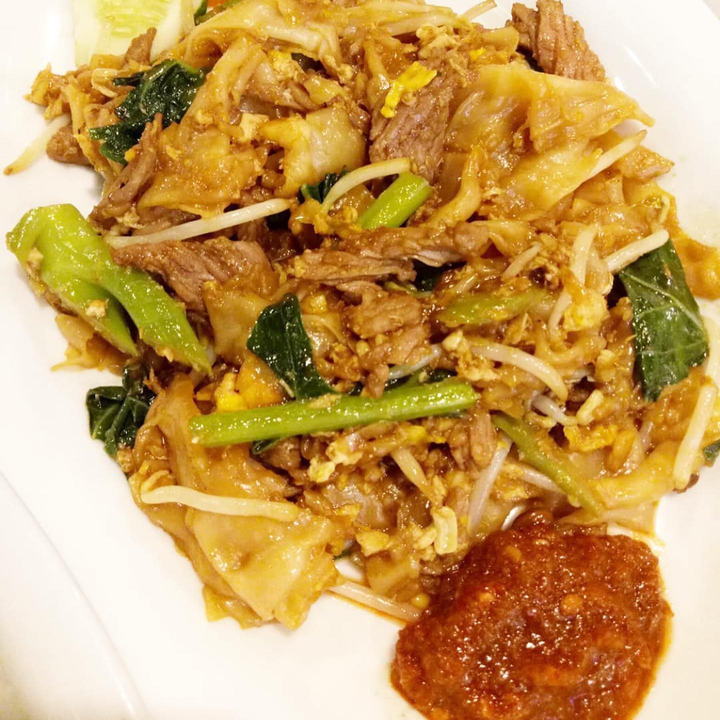 Phad See-ew, kwetiao goreng khas Thailand ini memang beda dengan yang lain. Wajib dicoba.
Terima kasih atas review anda @mimi_wonderfood 🥰 kop khun kah mak mak
