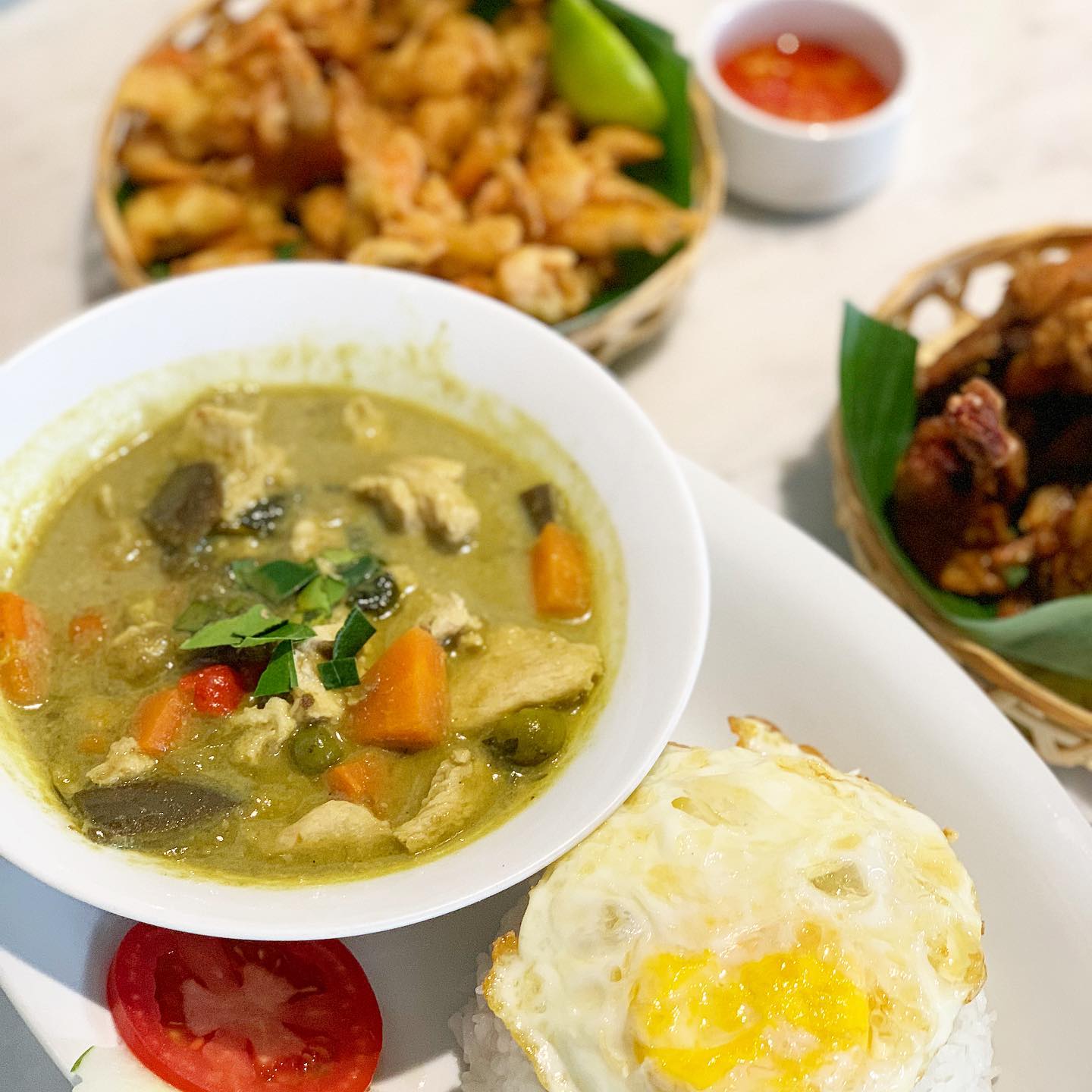 Nasi Kari Hijau Thailand 
Wajib coba kari yang unik khas Thailand ini

Sudah coba ka?
Cek menu lainnya (link di bio) @kinleybistro Sun Plaza lt.4