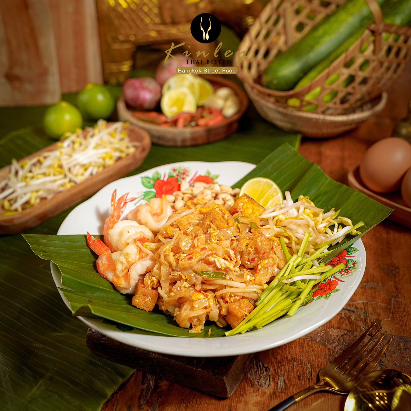 Menu yang bikin ketagihan, Pad Thai Noodles from Kinley Bistro! 🥰

Pad Thai Noodles di Kinley Bistro, rasanya dijamin autentik seperti kamu berada di Thailand! Setiap suapan membawa kamu langsung teringat Bangkok.🤗

Jadikan momen makan bersama lebih seru dan bagikan pengalaman kuliner seru kamu di sini! Yuk, datang ke Kinley Thai Bistro, Thailand-nya Medan! 🇹🇭🍽️ @kinleybistro Sun Plaza Lt.4 sejak tahun 2014

Juga tersedia konter Take-Away untuk anda nikmati di mall ataupun membawa pulang berbagai minuman dan dessert Khas Thailand