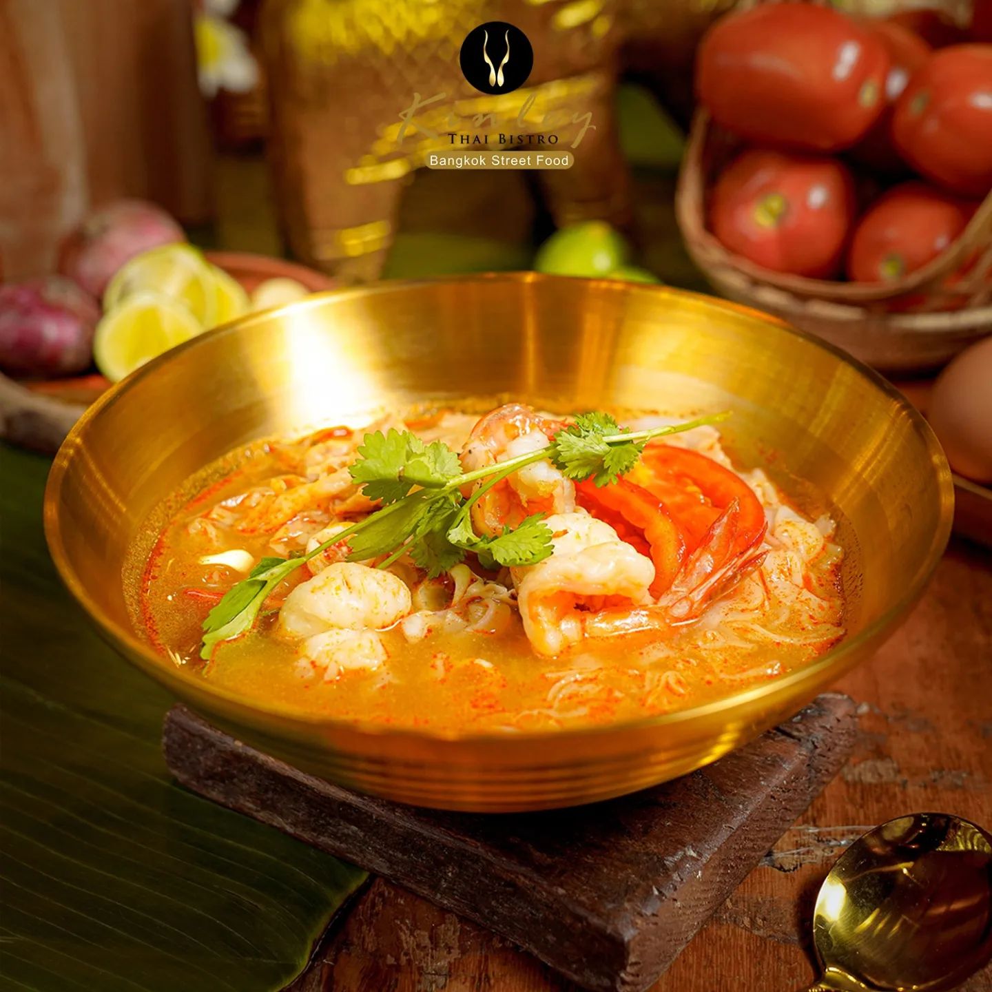 Tomyam Noodle Kinley Bistro siap menggoda dengan cita rasa yang segar dan pedas️

Siang-siang enaknya makan yang segar dan pedas! Cobain Tomyum Noodle dari Kinley Bistro, dengan pilihan ayam atau seafood yang bikin rasanya mantap. Siap-siap ketagihan dengan kuahnya ya! 🥰

Kinley Thai Bistro restaurant asli dari Bangkok Thailand buka sejak 2014 di Sun Plaza Medan Lt.4, sekarang di lokasi baru dengan konsep baru pas di sebelah Kalasan. Tersedia dine in atau take-away menu favorit minuman, segar dan dessert dessert Thailand di konter take-away.

selalu follow dan share @kinleybistro untuk info menu dan promo update